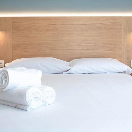 Rio Salado Conil Hostal โกนิล เด ลาฟรอนเตรา ภายนอก รูปภาพ
