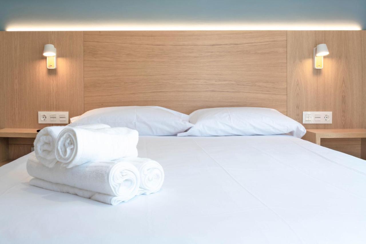 Rio Salado Conil Hostal โกนิล เด ลาฟรอนเตรา ภายนอก รูปภาพ