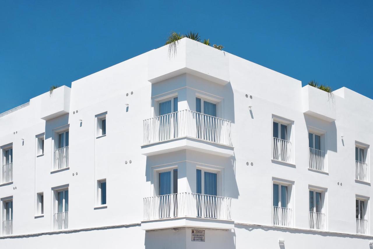 Rio Salado Conil Hostal โกนิล เด ลาฟรอนเตรา ภายนอก รูปภาพ