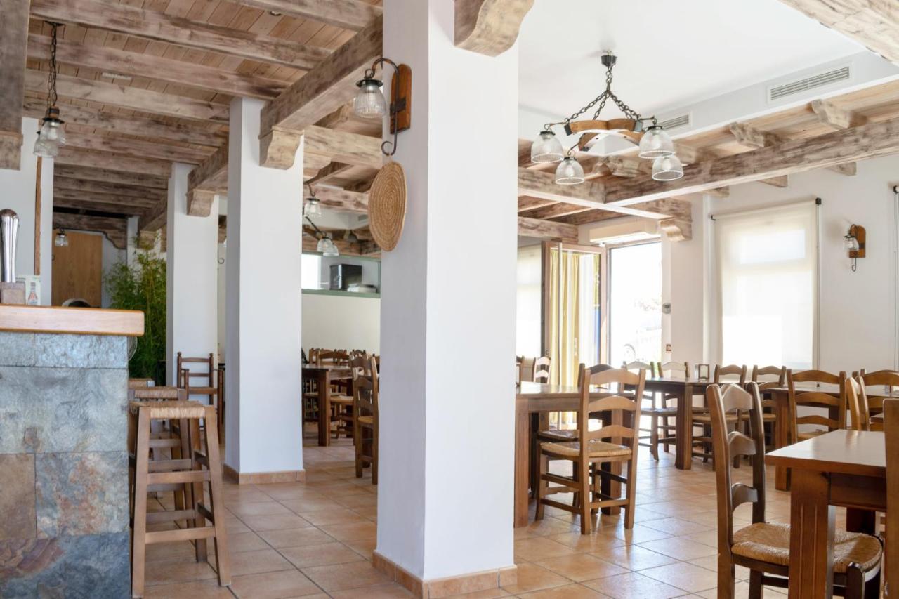Rio Salado Conil Hostal โกนิล เด ลาฟรอนเตรา ภายนอก รูปภาพ