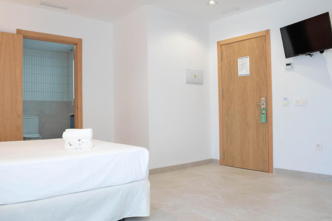 Rio Salado Conil Hostal โกนิล เด ลาฟรอนเตรา ภายนอก รูปภาพ