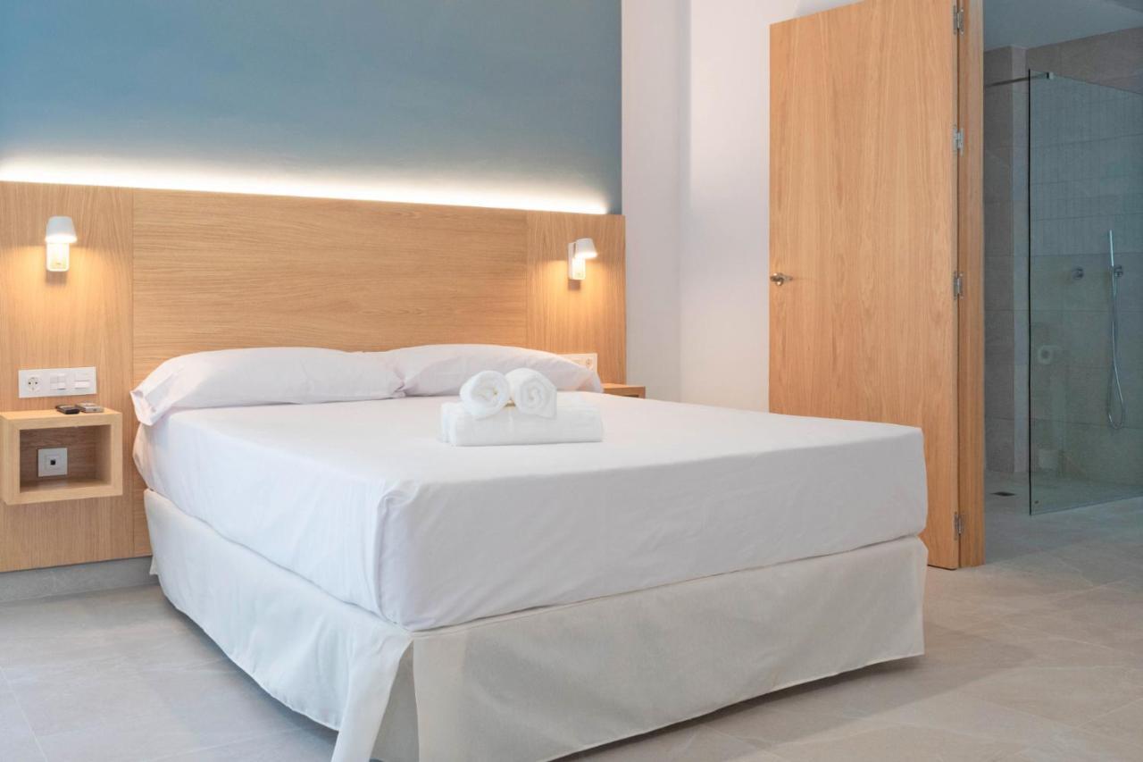 Rio Salado Conil Hostal โกนิล เด ลาฟรอนเตรา ภายนอก รูปภาพ